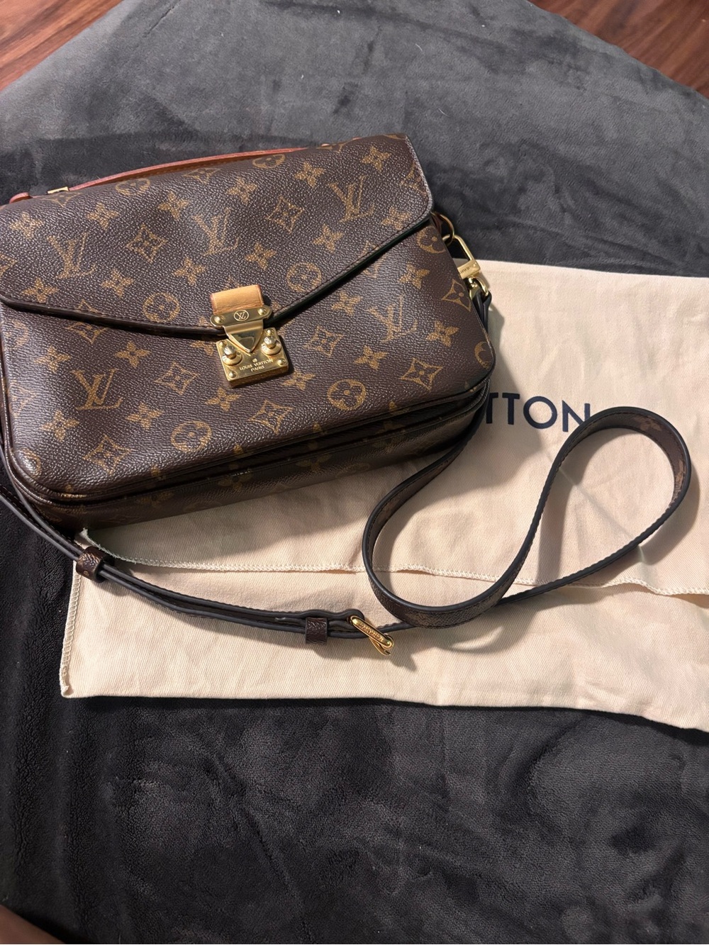 Louis Vuitton Monogram Pochette Métis in Brown and Gold - Picture 2 of 5